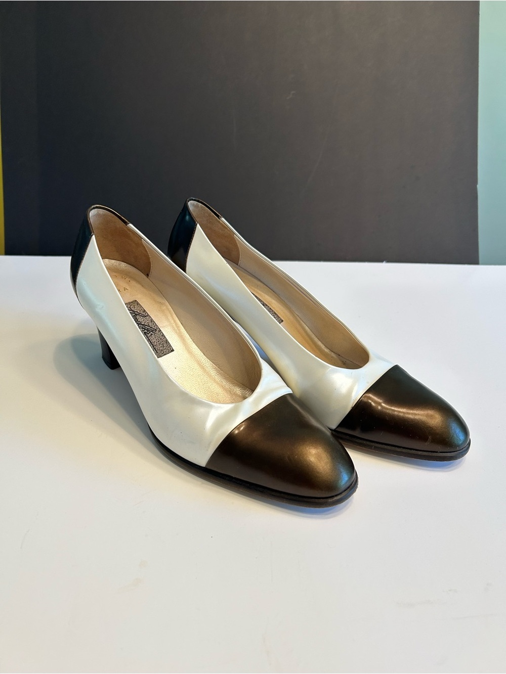 Classic Amalfi Two-Tone Brown and Creme Women’s Pumps 9 1/2